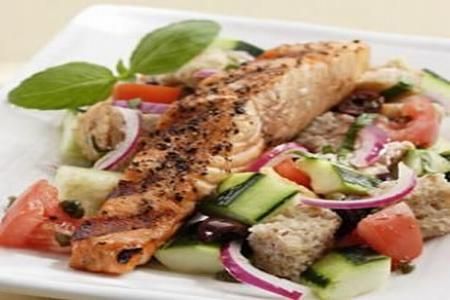 Salmon Panzanella, o reteta cu traditie italiana